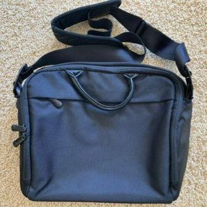 Booq Boa Saddle 15" Laptop Case Bag Black Nylon Pre-owned